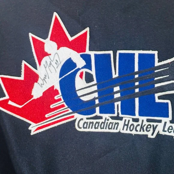 Wayne Gretzky Signed Roots Jacket CHL– “Cherry vs. Orr” Edition (2000) - Picture 2 of 15